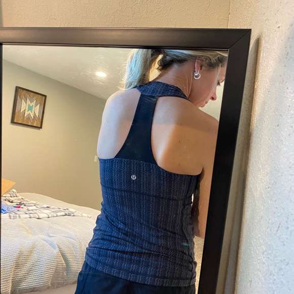 Lululemon tank - Picture 2 of 4